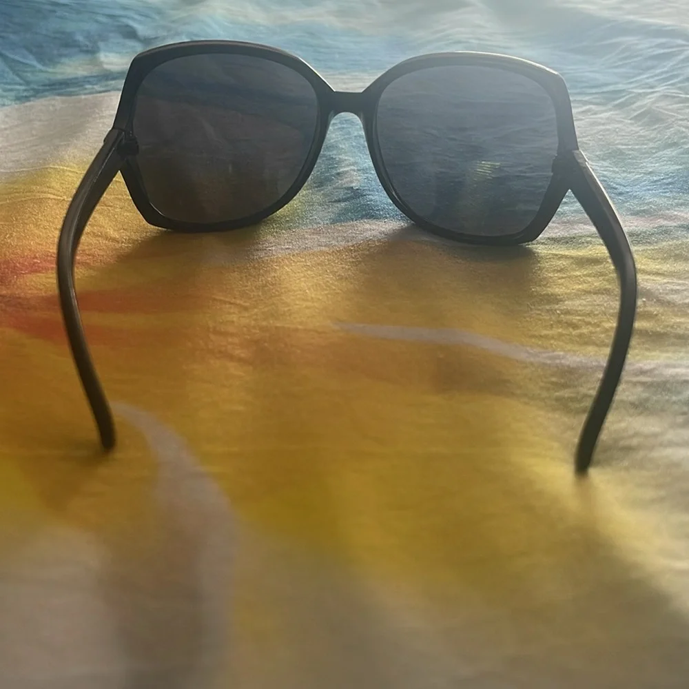Elegant Black Sunglasses